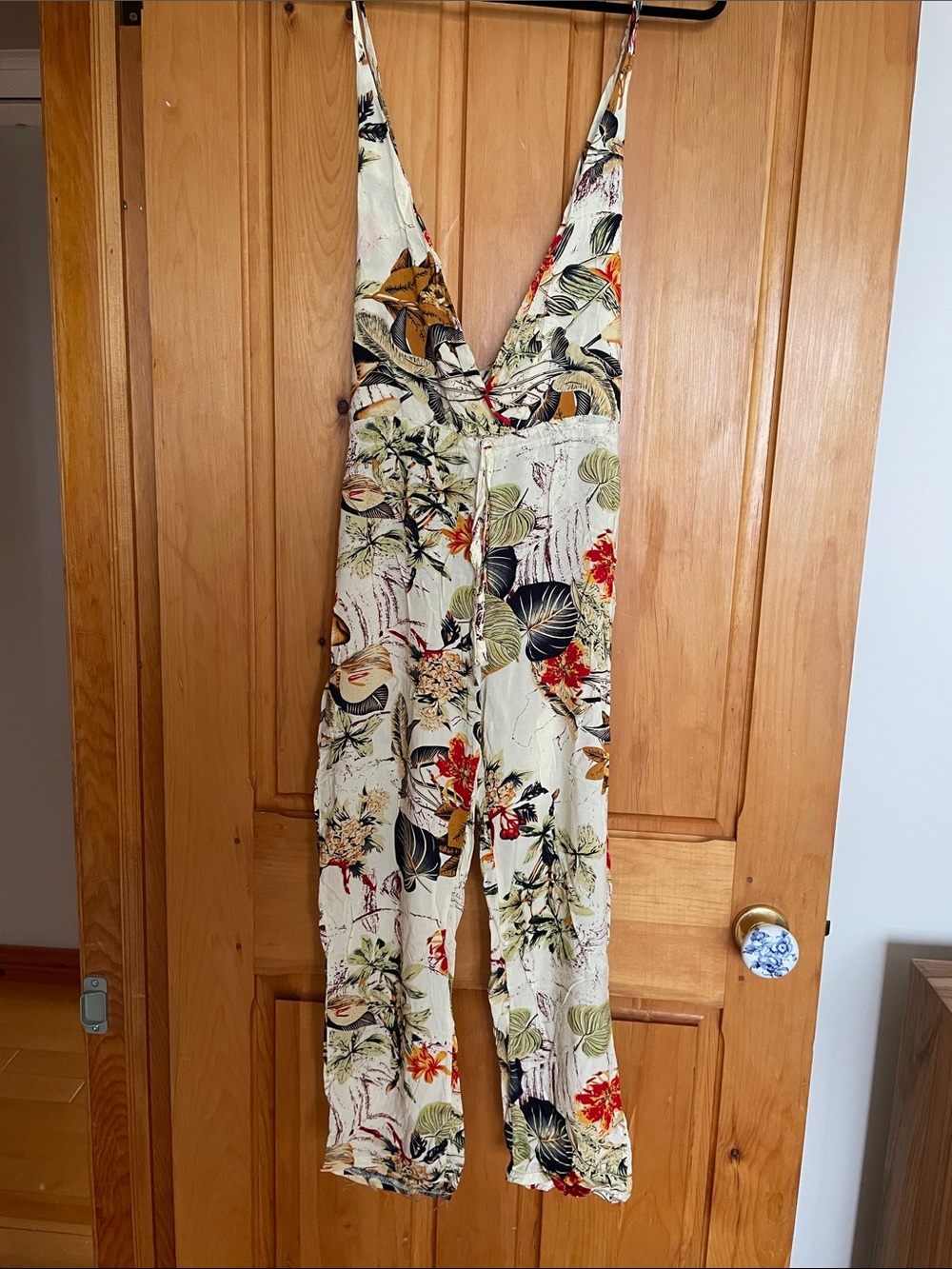 M. Alluring. V-Neck Jumpsuit — Cream Tropical Print. NWOT - Picture 1 of 7